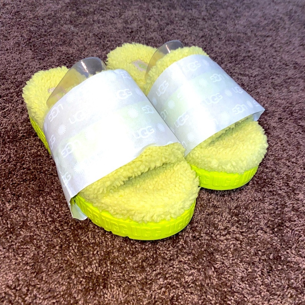 Ugg Fluffita *NEW* size 9